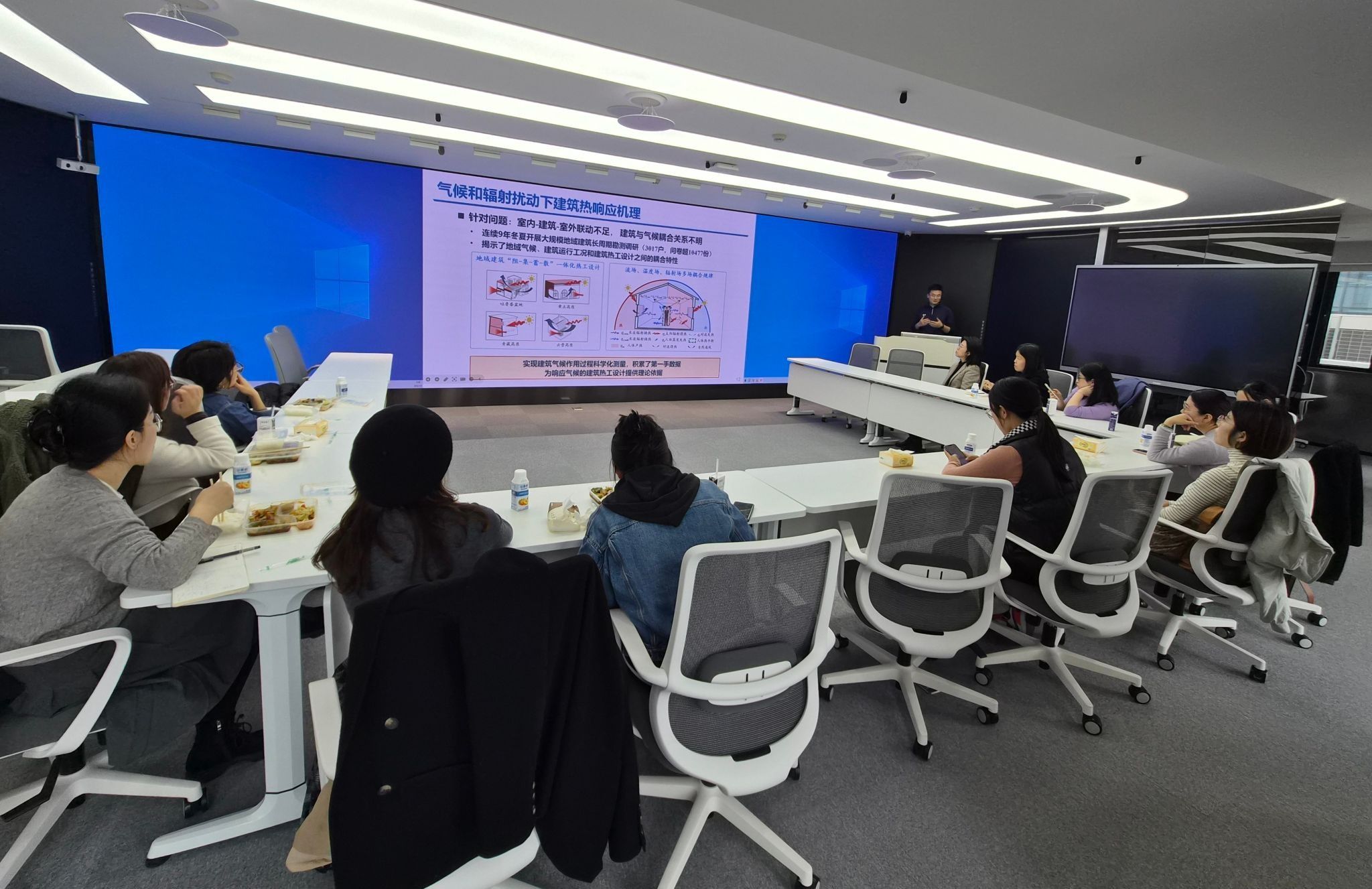 我校开展“青年学者在起步阶段的一点汇报”午餐会活动